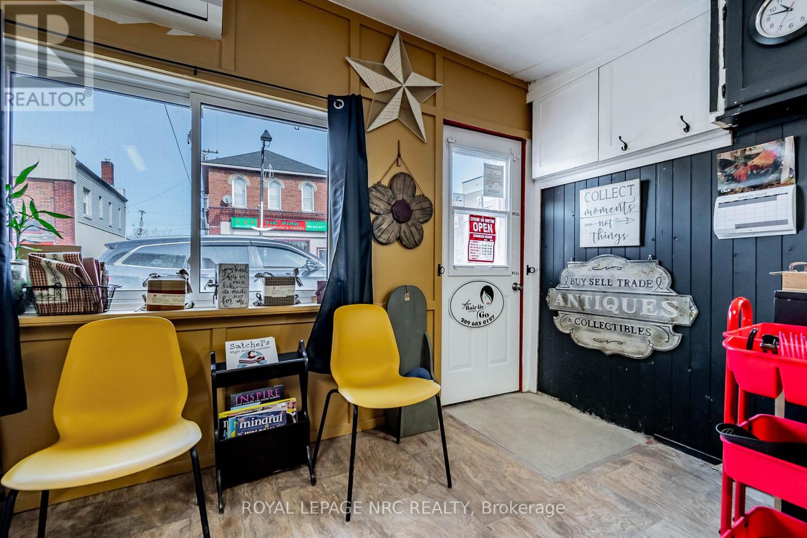 18 Charlotte Street, Port Colborne (878 - Sugarloaf), Ontario  L3K 3C6 - Photo 5 - X12015519