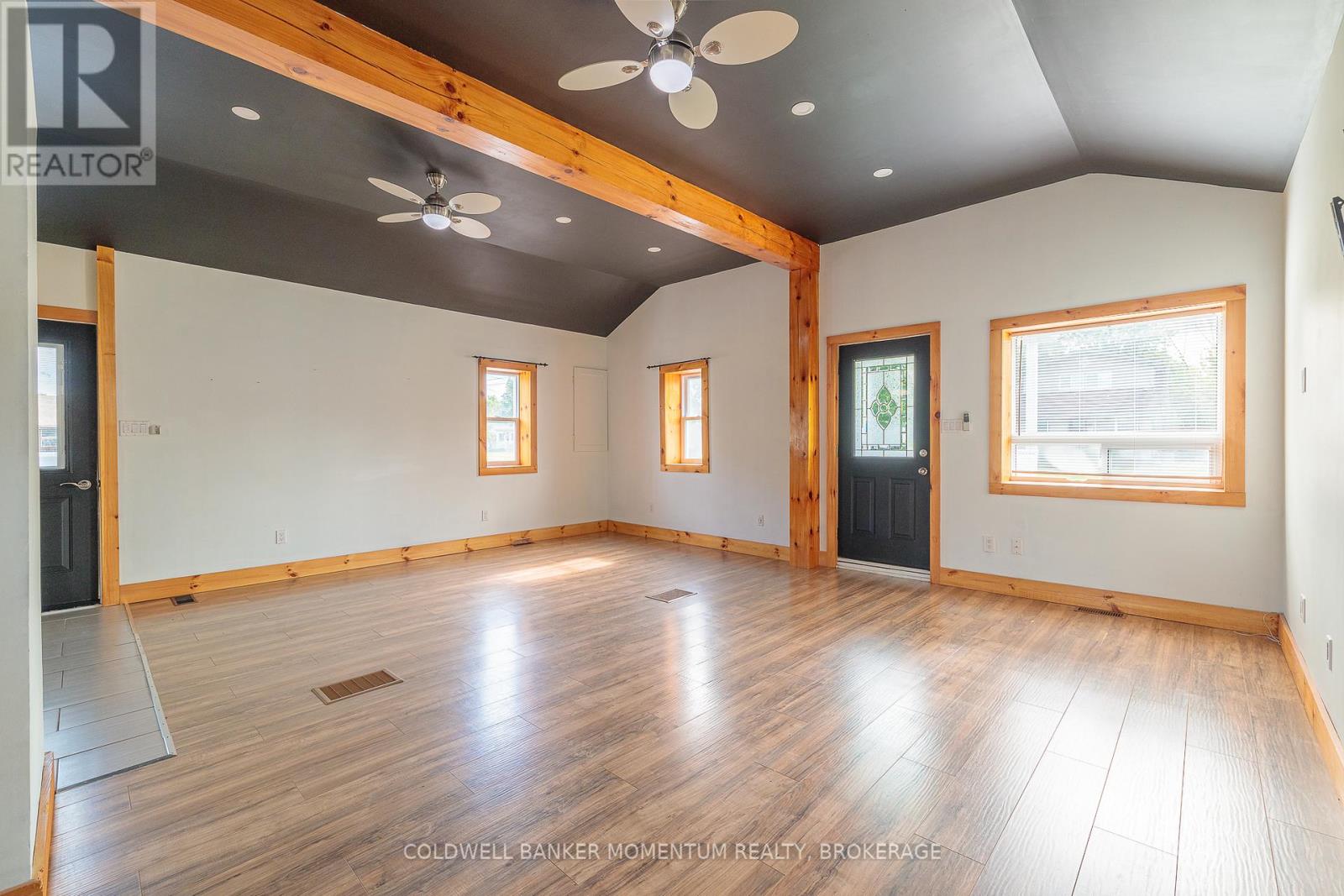 72 Wellington Street, Port Colborne (875 - Killaly East), Ontario  L3K 2J7 - Photo 6 - X12016872