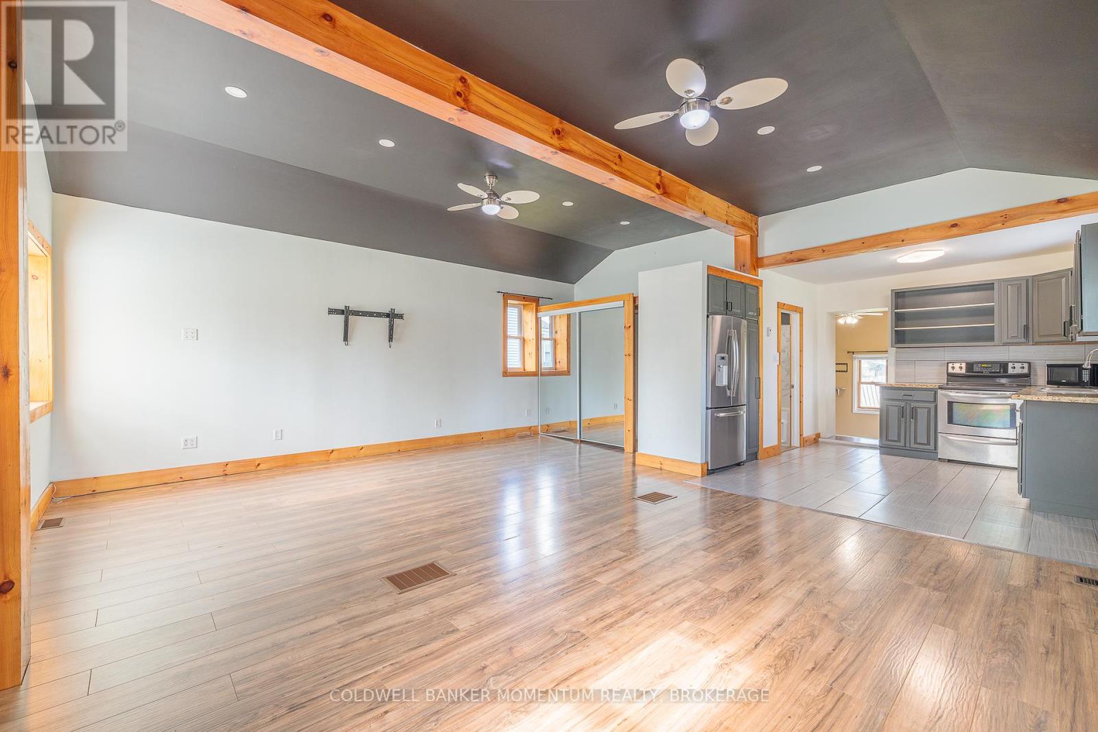 72 Wellington Street, Port Colborne (875 - Killaly East), Ontario  L3K 2J7 - Photo 8 - X12016872