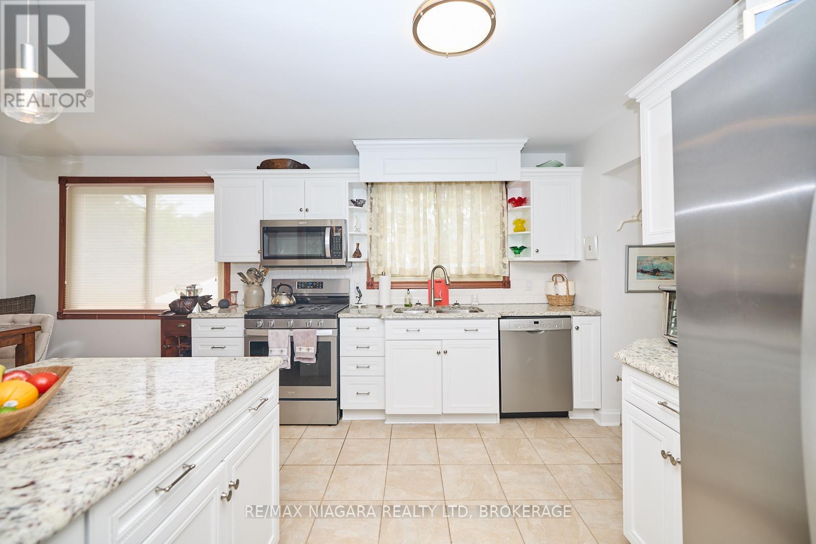 24 Gaspare Drive, Port Colborne (878 - Sugarloaf), Ontario  L3K 2V2 - Photo 18 - X12016959