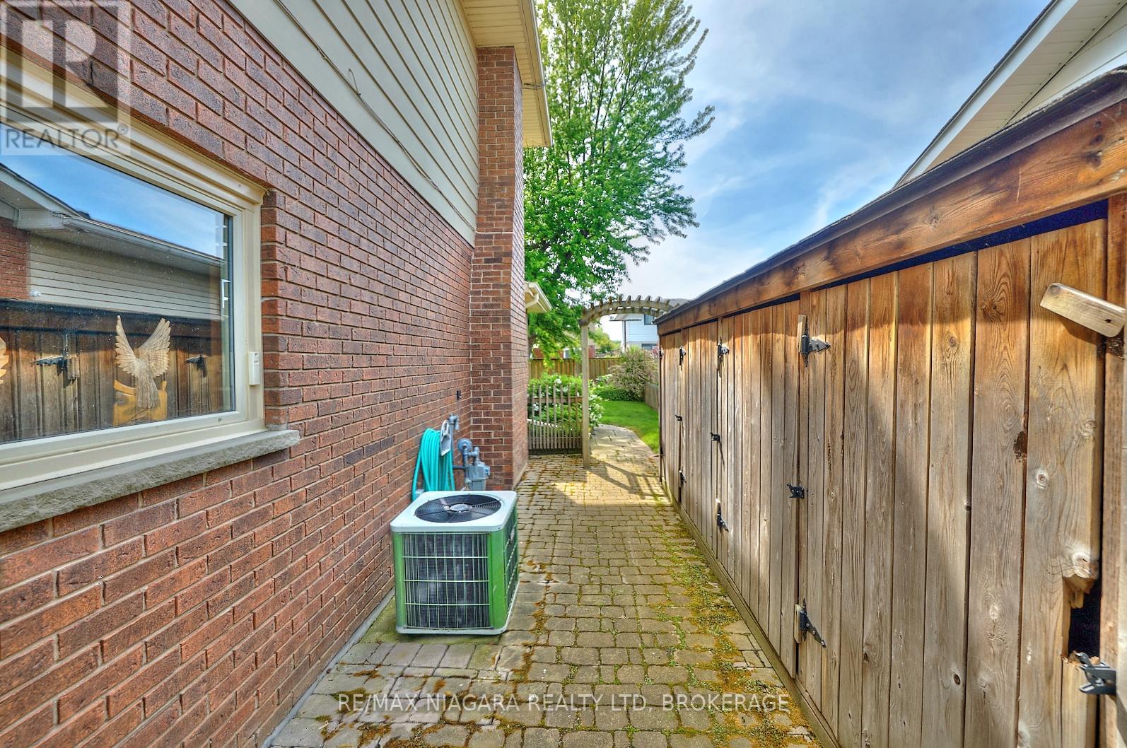 24 Gaspare Drive, Port Colborne (878 - Sugarloaf), Ontario  L3K 2V2 - Photo 33 - X12016959