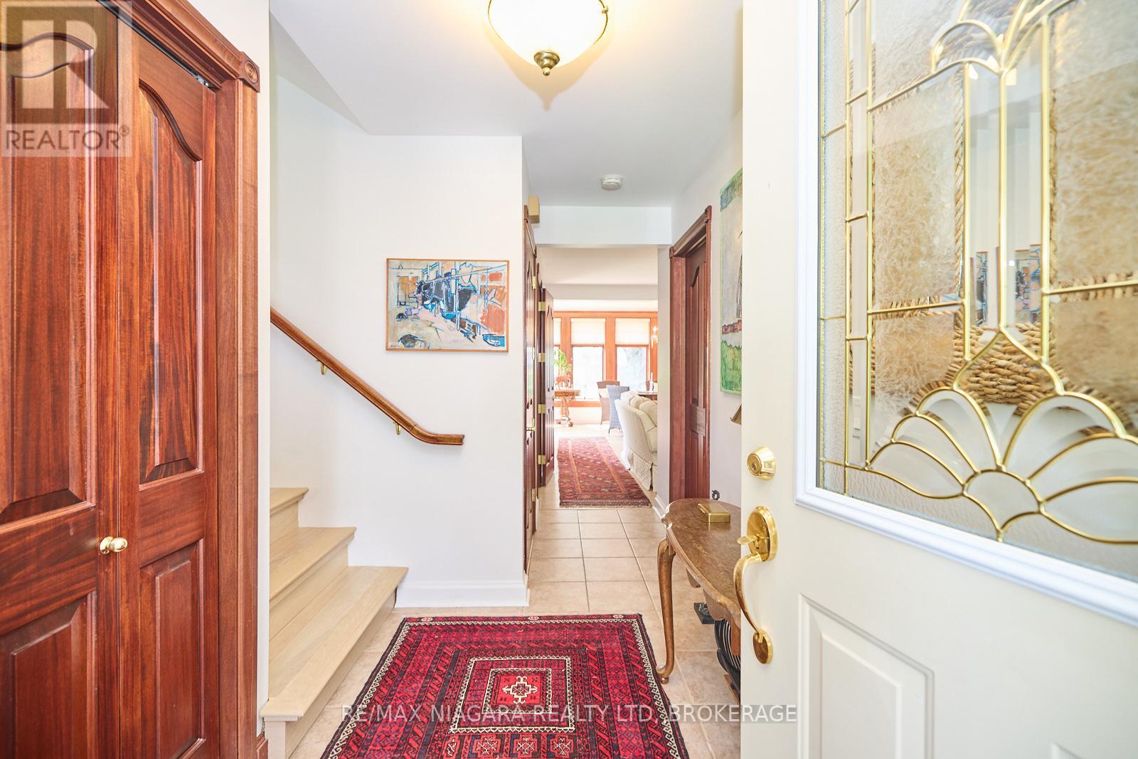 24 Gaspare Drive, Port Colborne (878 - Sugarloaf), Ontario  L3K 2V2 - Photo 8 - X12016959