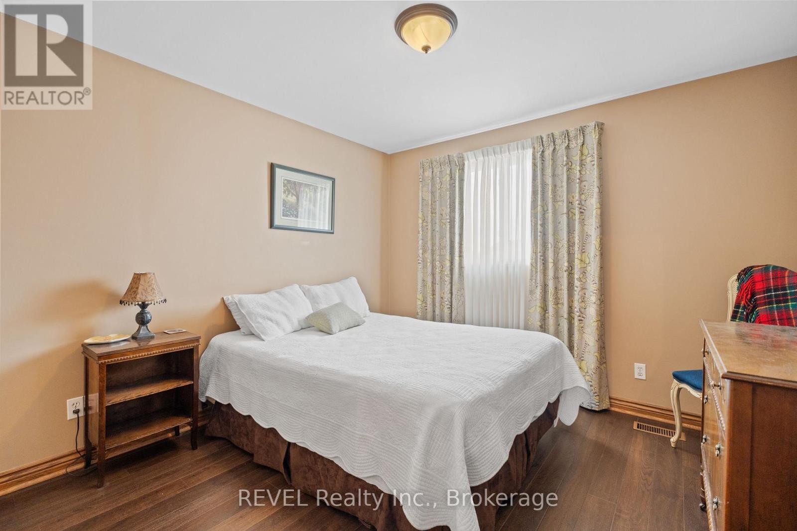 43 Flannery Lane, Thorold (558 - Confederation Heights), Ontario  L2V 4V8 - Photo 19 - X12017034