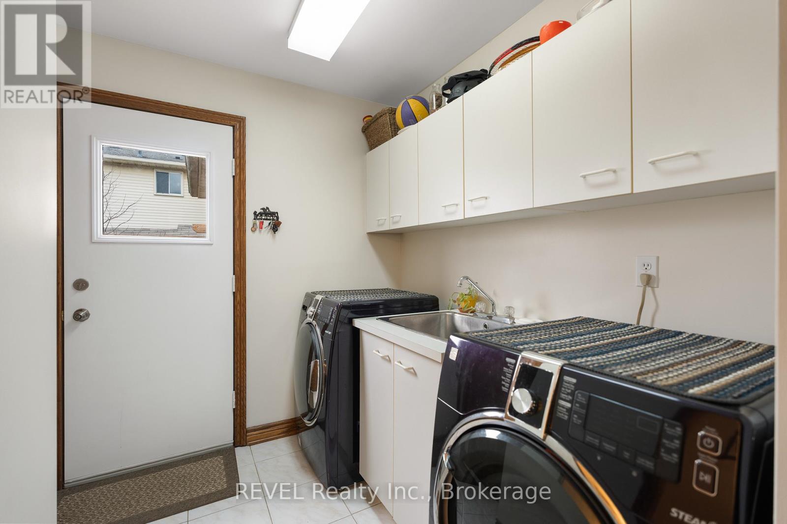 43 Flannery Lane, Thorold (558 - Confederation Heights), Ontario  L2V 4V8 - Photo 27 - X12017034