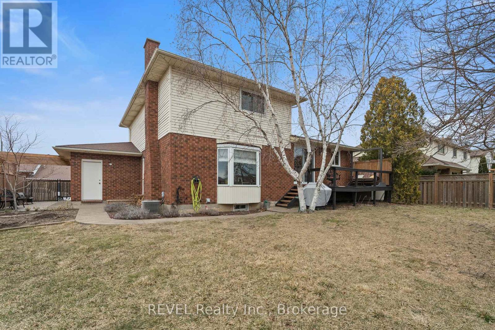 43 Flannery Lane, Thorold (558 - Confederation Heights), Ontario  L2V 4V8 - Photo 33 - X12017034