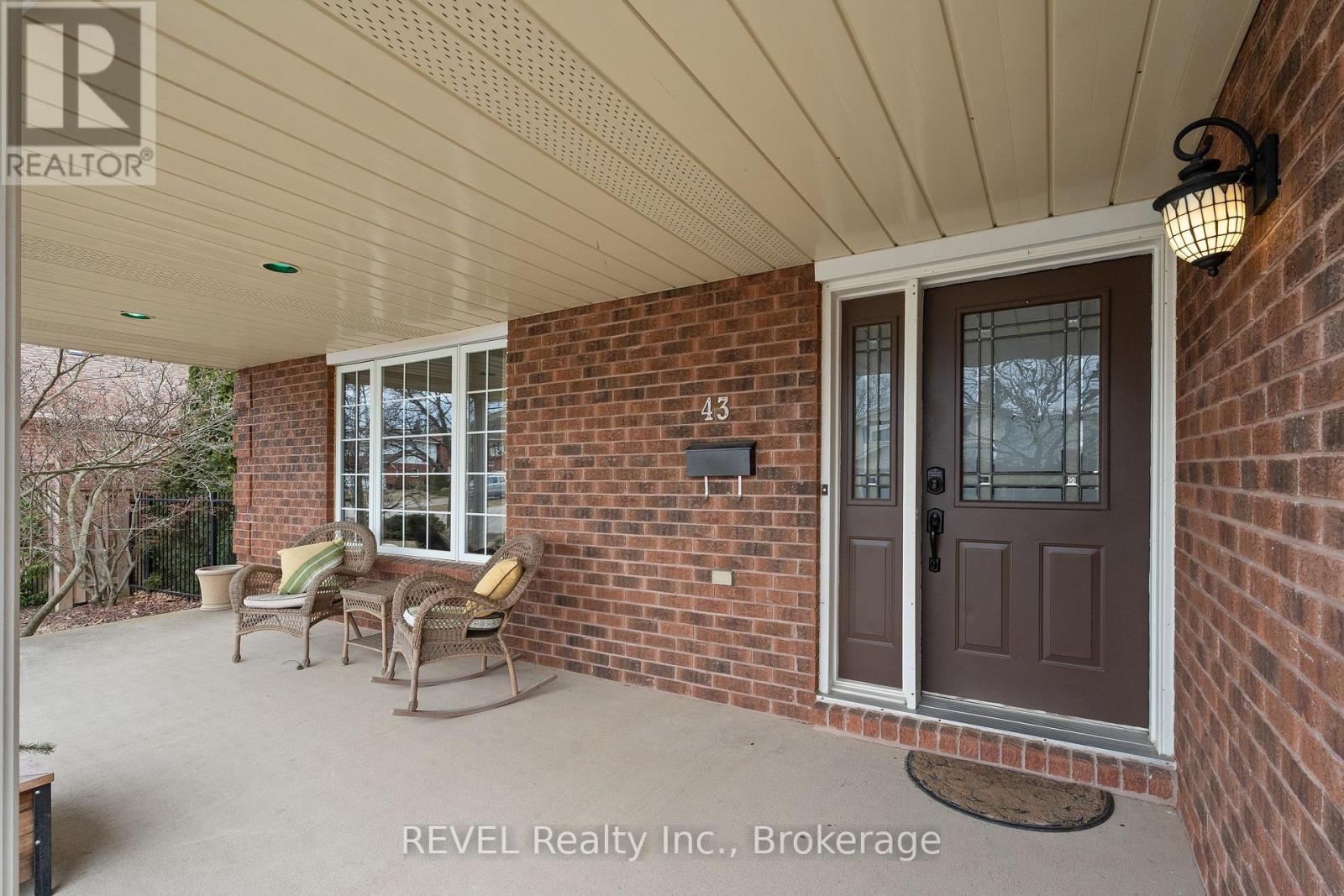43 Flannery Lane, Thorold (558 - Confederation Heights), Ontario  L2V 4V8 - Photo 37 - X12017034