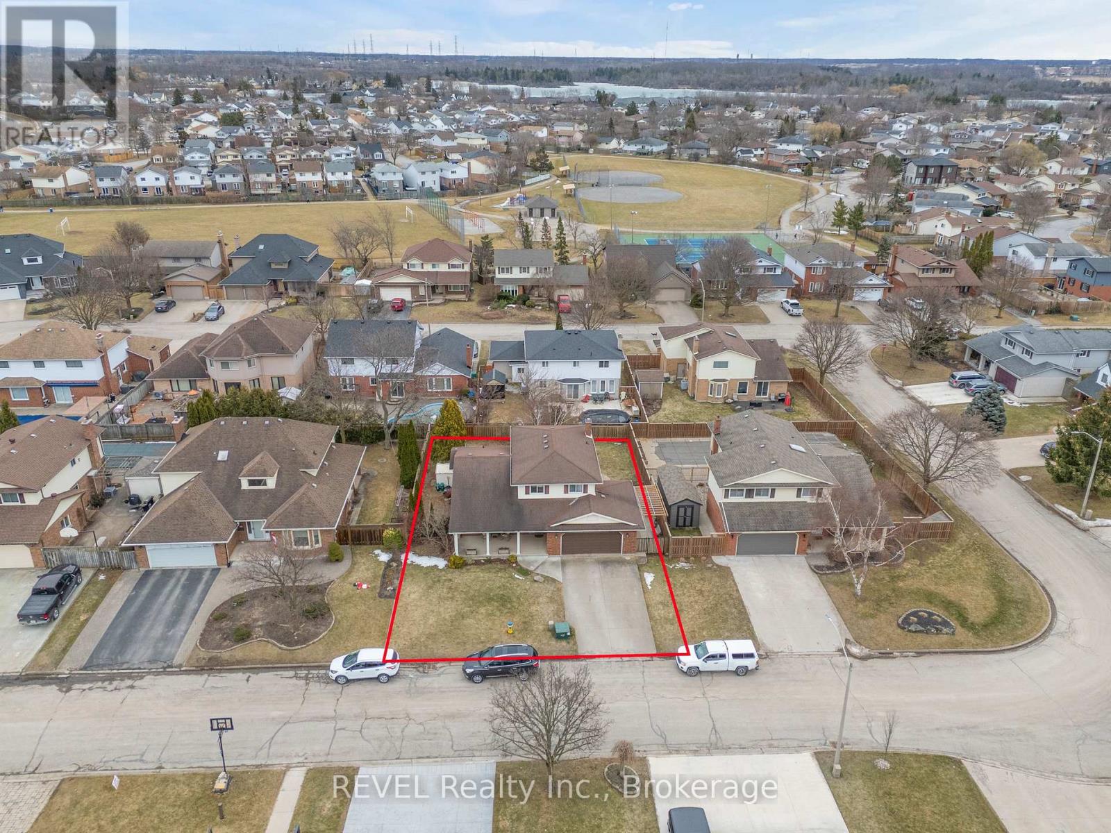 43 Flannery Lane, Thorold (558 - Confederation Heights), Ontario  L2V 4V8 - Photo 39 - X12017034