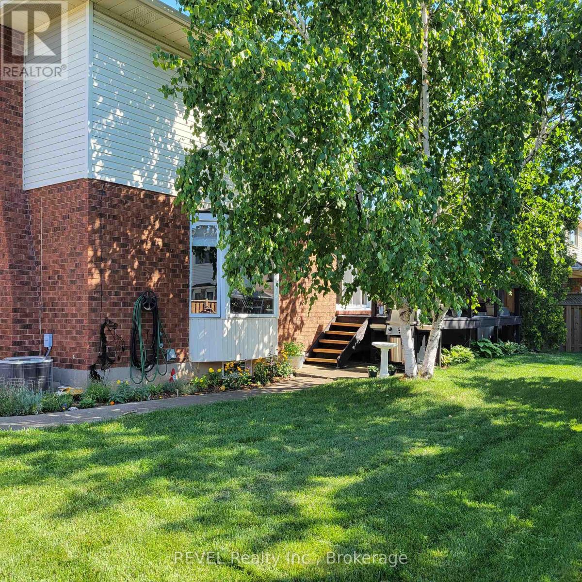 43 Flannery Lane, Thorold (558 - Confederation Heights), Ontario  L2V 4V8 - Photo 44 - X12017034
