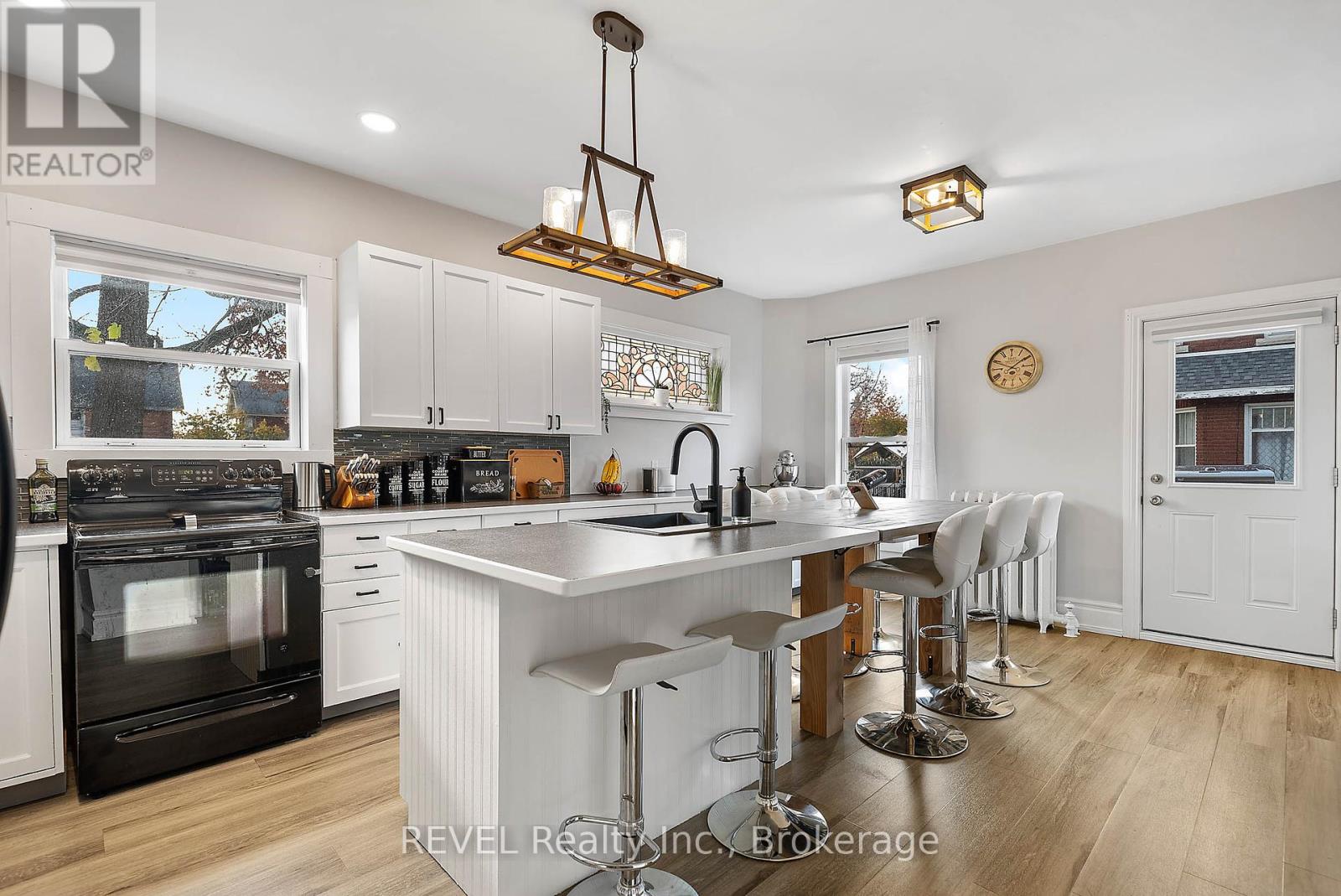 126 Alder Street E, Haldimand (Dunnville), Ontario  N1A 1C7 - Photo 8 - X12019405