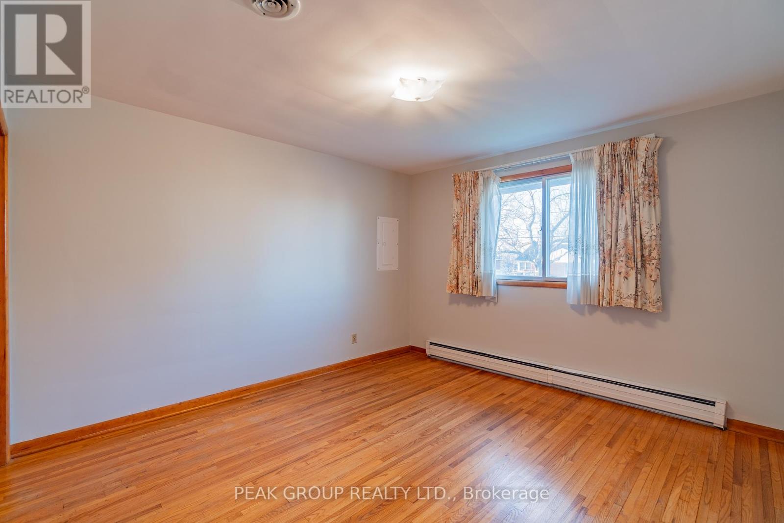 Upper - 248 Bertie Street, Fort Erie (Central), Ontario  L2A 1Z6 - Photo 14 - X12024674