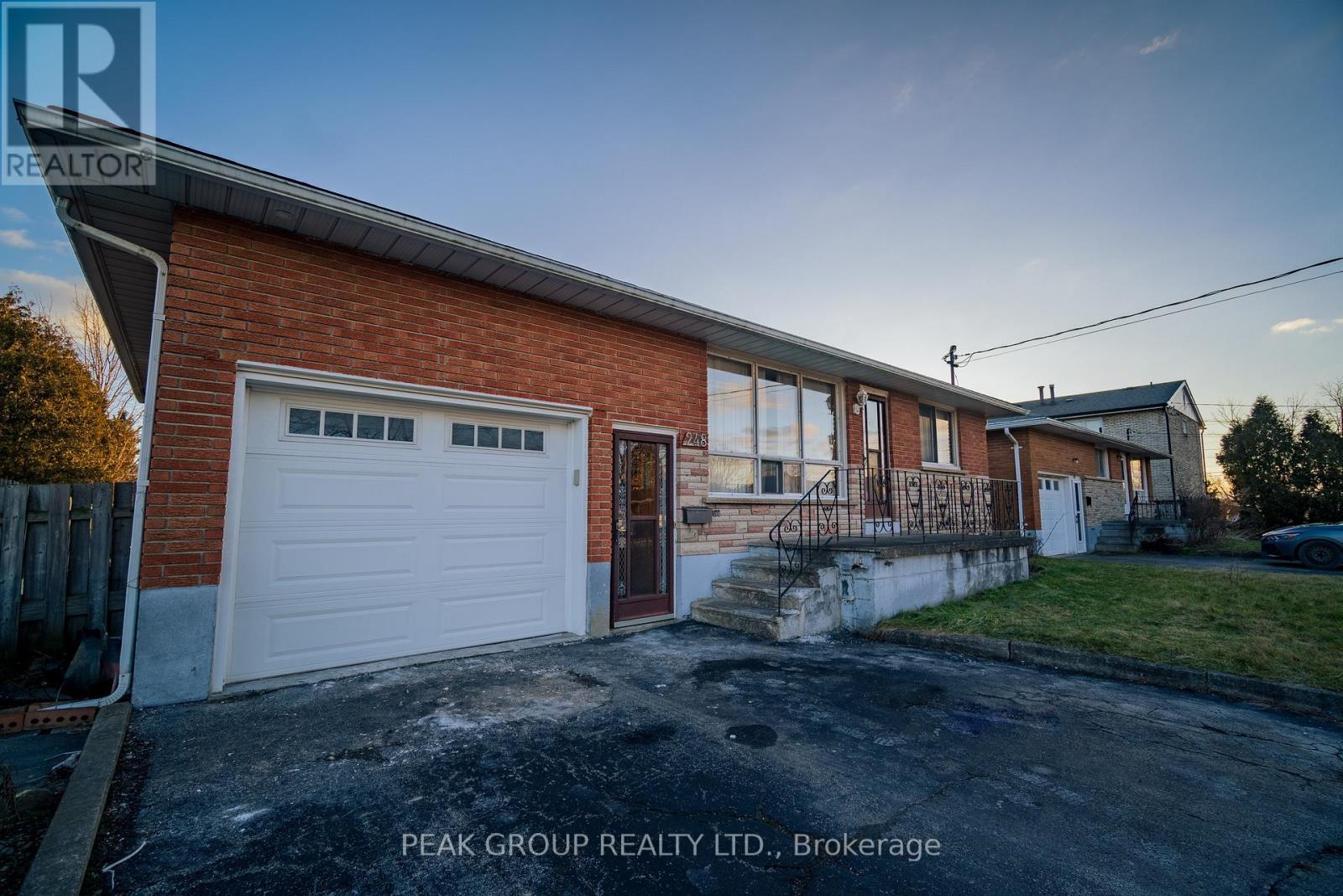 Upper - 248 Bertie Street, Fort Erie (Central), Ontario  L2A 1Z6 - Photo 2 - X12024674