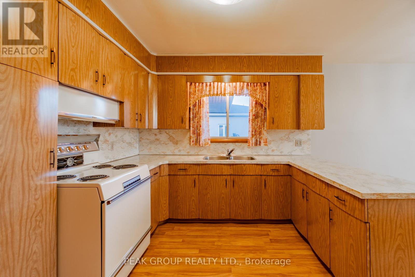 Upper - 248 Bertie Street, Fort Erie (Central), Ontario  L2A 1Z6 - Photo 3 - X12024674