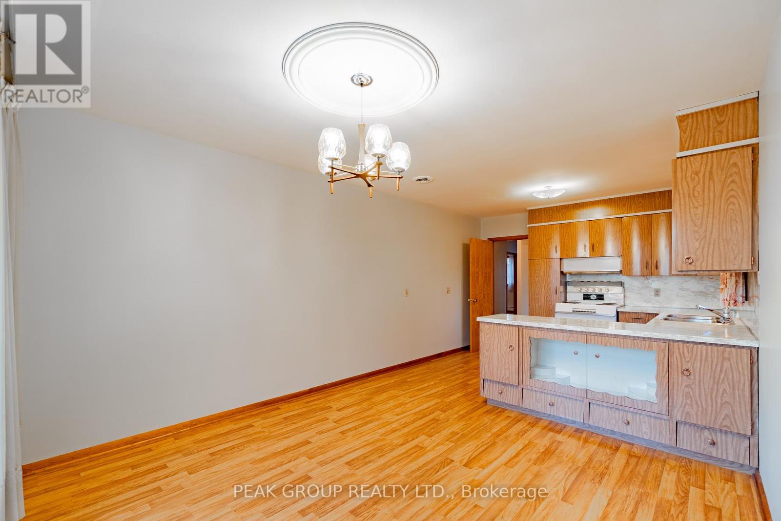 Upper - 248 Bertie Street, Fort Erie (Central), Ontario  L2A 1Z6 - Photo 4 - X12024674