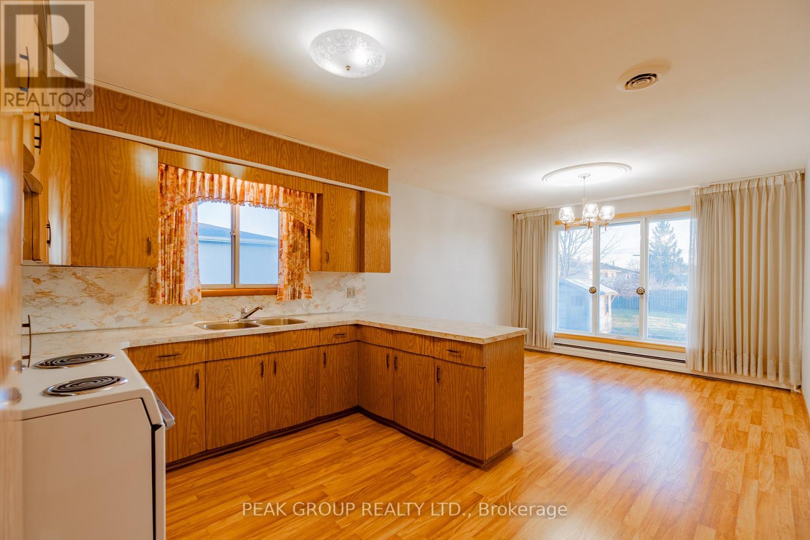 Upper - 248 Bertie Street, Fort Erie (Central), Ontario  L2A 1Z6 - Photo 5 - X12024674