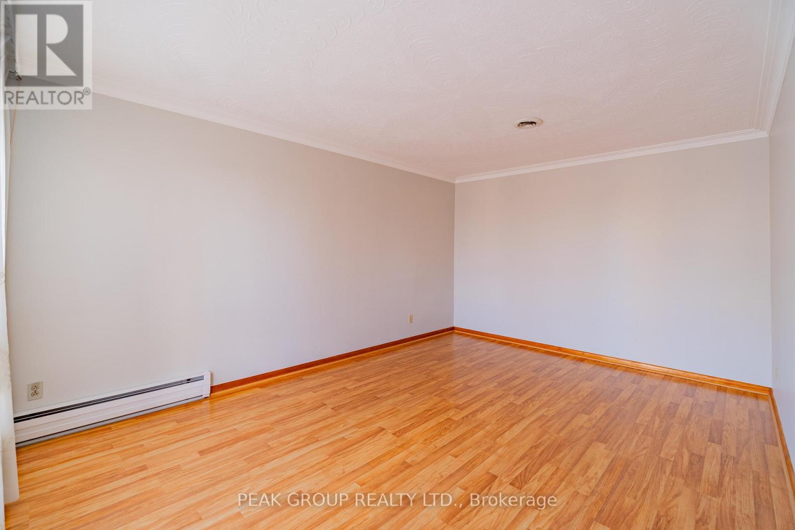 Upper - 248 Bertie Street, Fort Erie (Central), Ontario  L2A 1Z6 - Photo 9 - X12024674