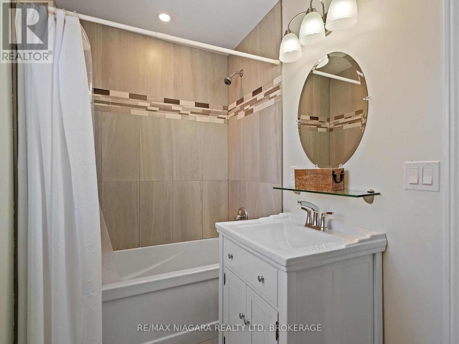 2474 Stevensville Road, Fort Erie (328 - Stevensville), Ontario  L0S 1S0 - Photo 14 - X12027718