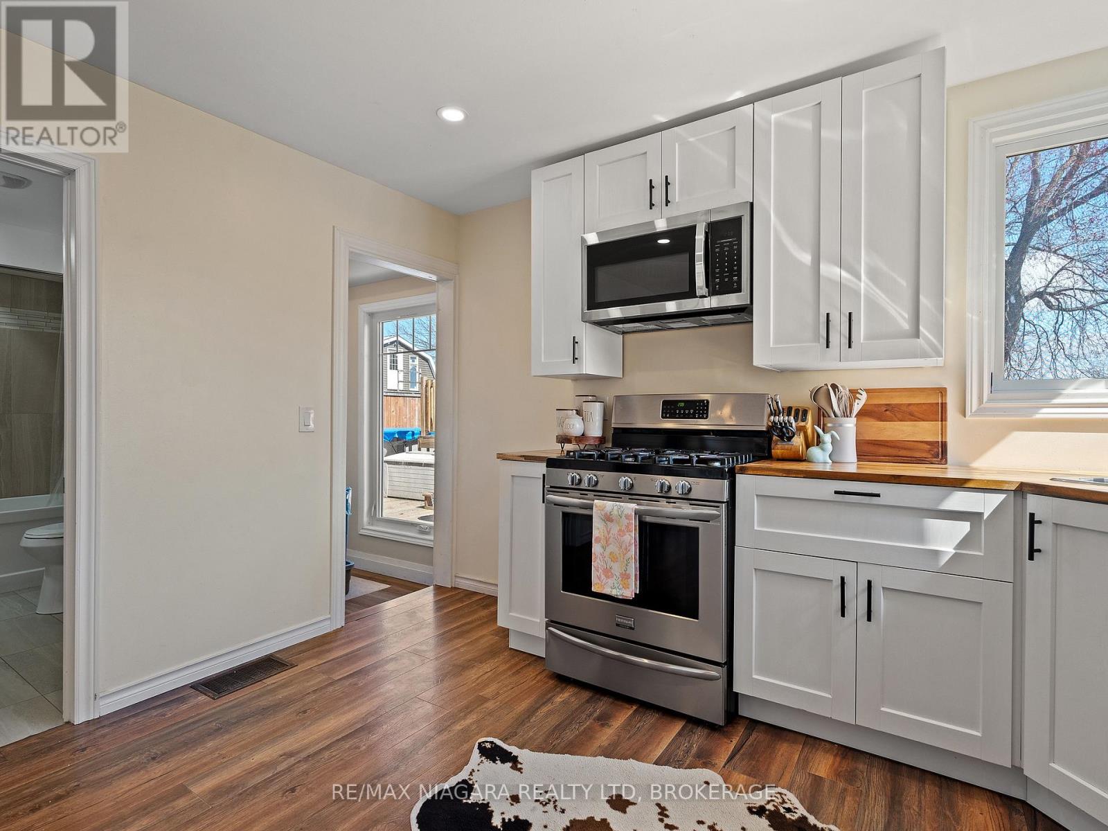 2474 Stevensville Road, Fort Erie (328 - Stevensville), Ontario  L0S 1S0 - Photo 8 - X12027718