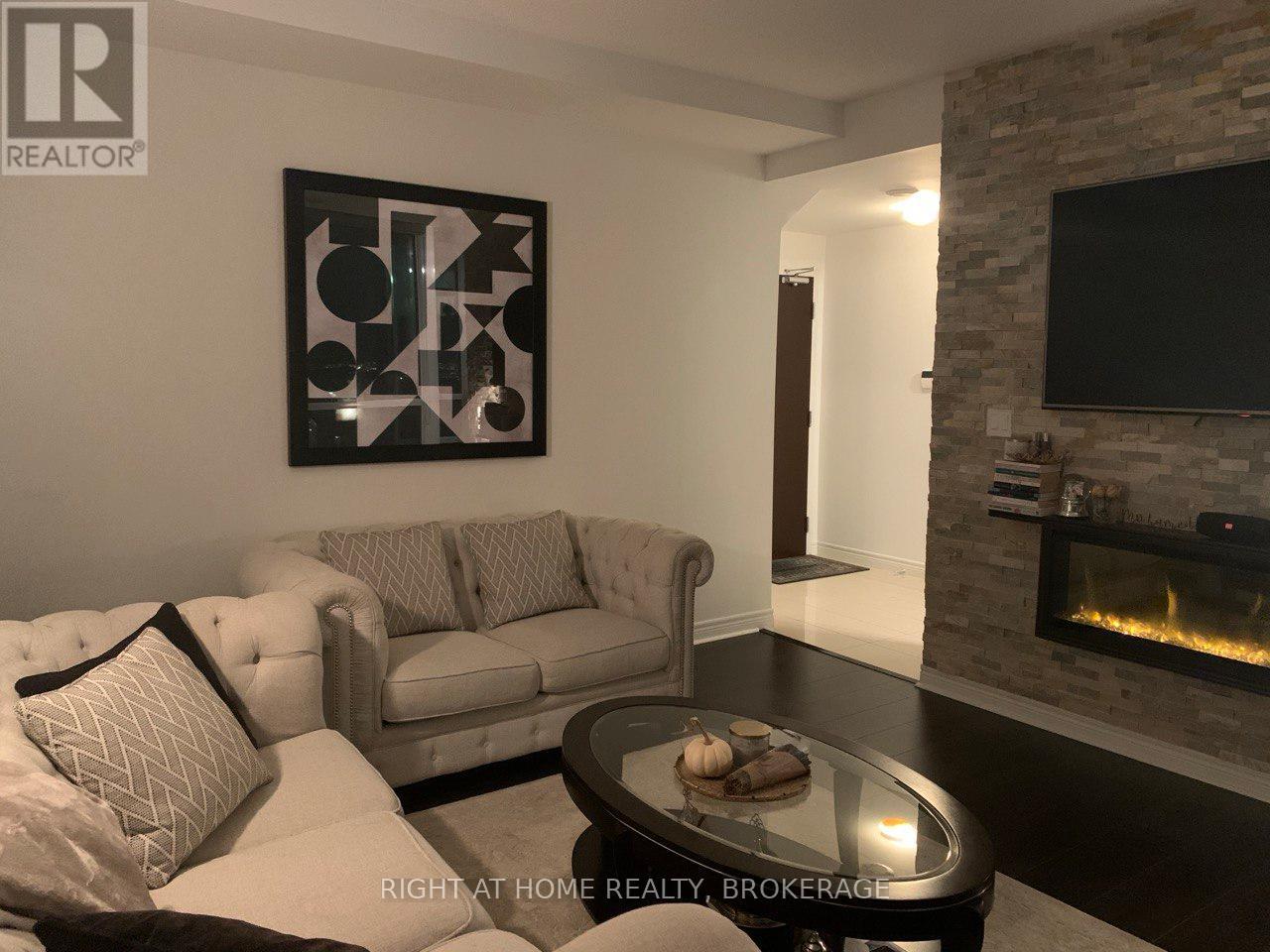 Ph101 - 208 Enfield Place, Mississauga (City Centre), Ontario  L5B 0G8 - Photo 3 - W12029054