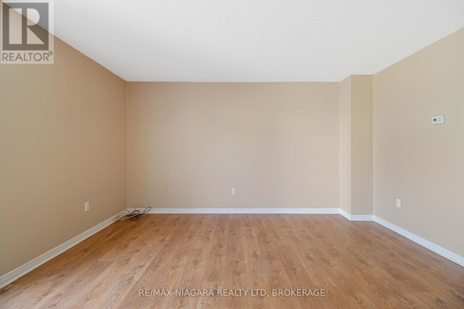 18 Julie Drive, Thorold (558 - Confederation Heights), Ontario  L2V 4L5 - Photo 11 - X12029671