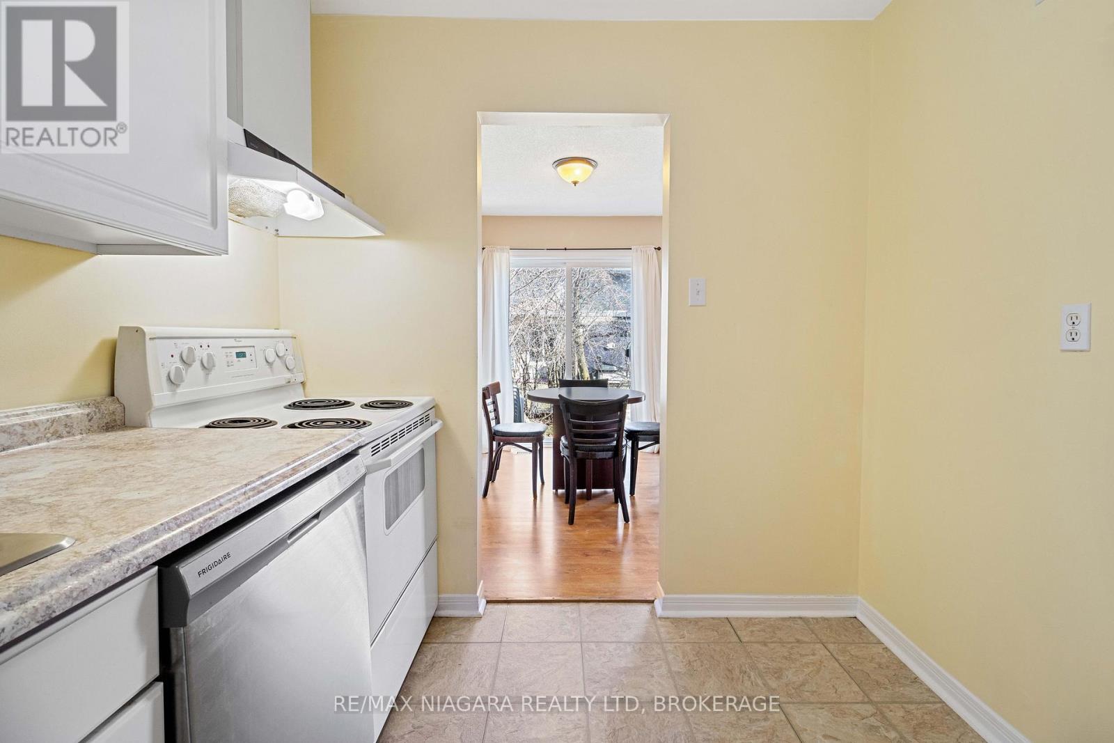 18 Julie Drive, Thorold (558 - Confederation Heights), Ontario  L2V 4L5 - Photo 17 - X12029671