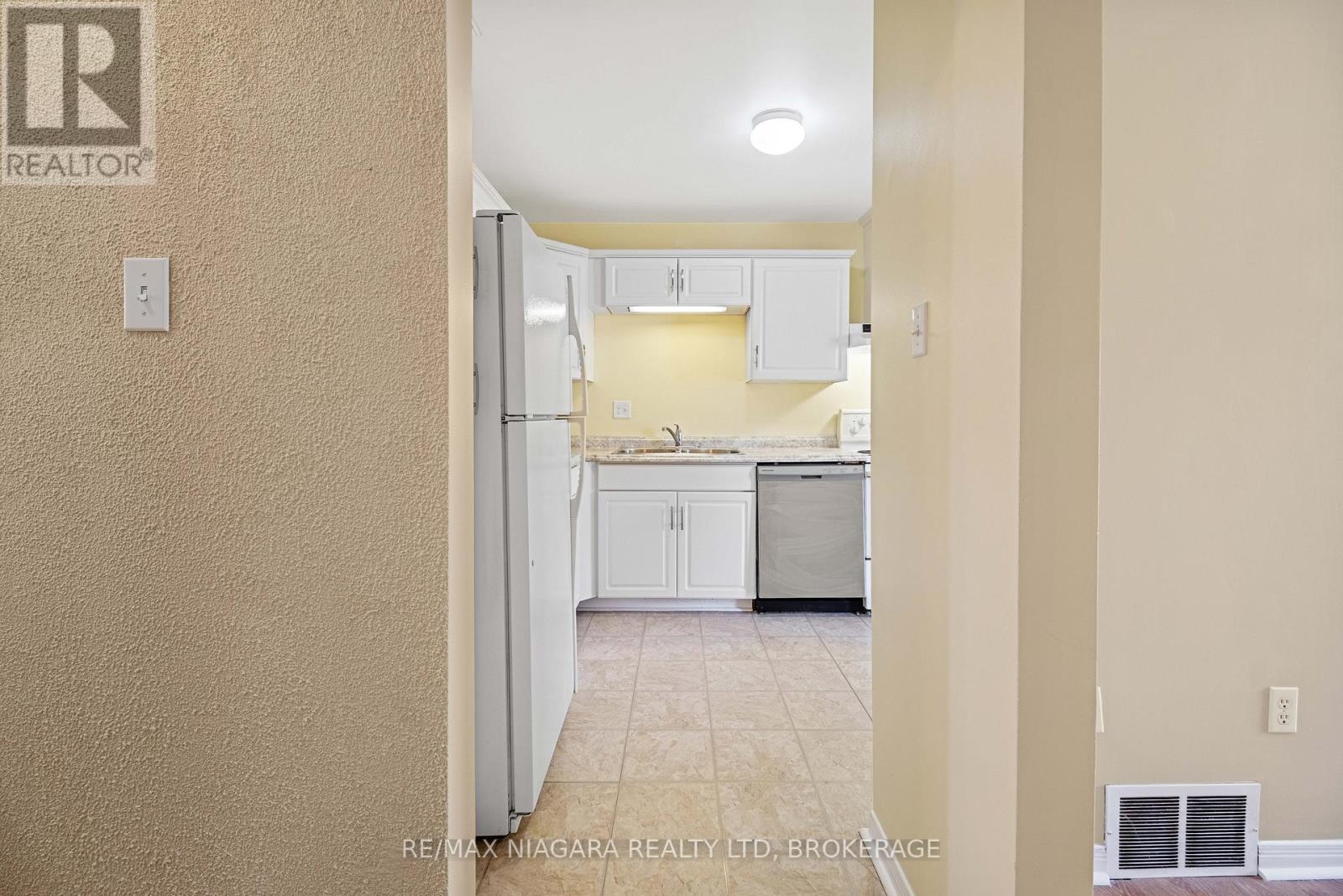 18 Julie Drive, Thorold (558 - Confederation Heights), Ontario  L2V 4L5 - Photo 18 - X12029671