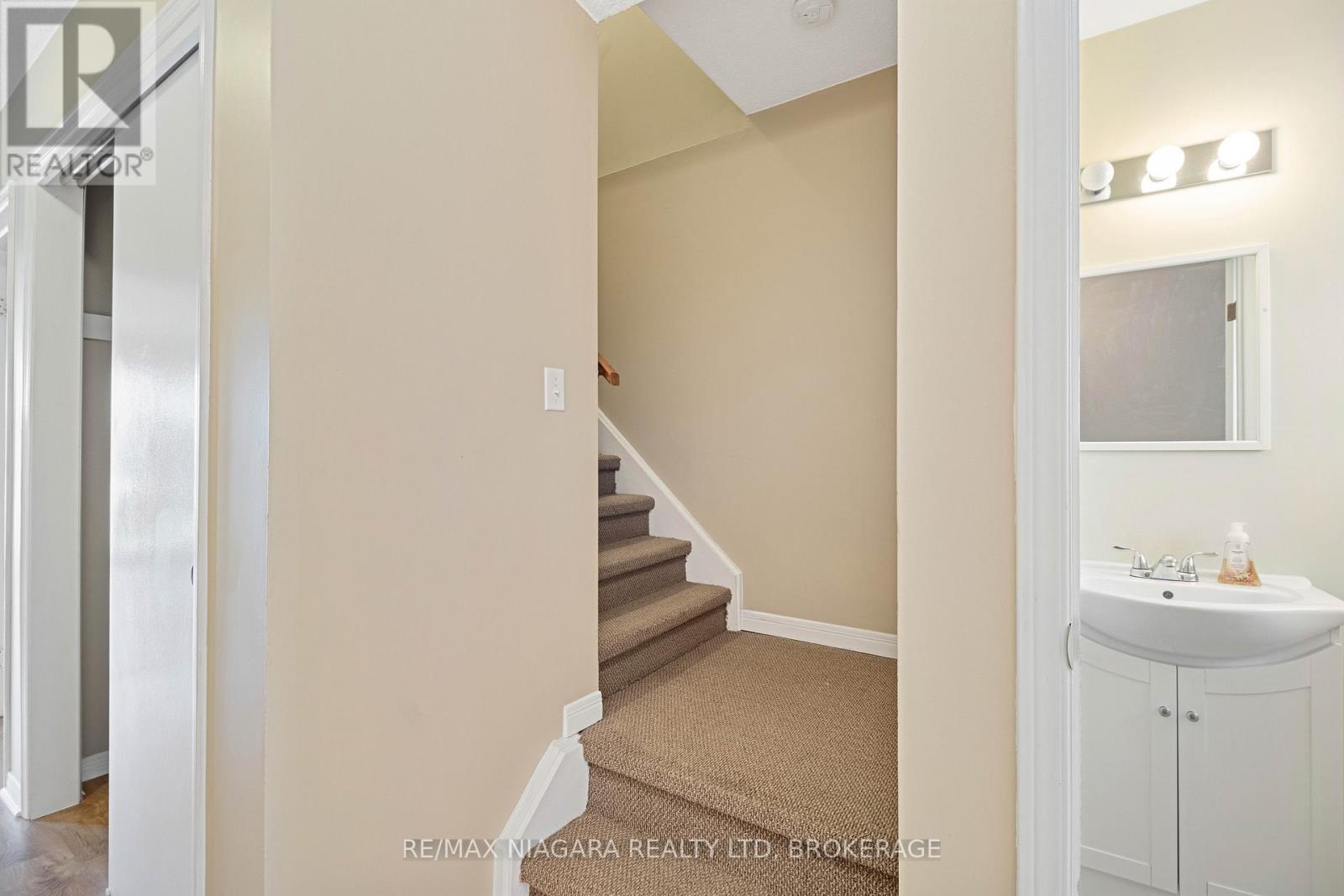 18 Julie Drive, Thorold (558 - Confederation Heights), Ontario  L2V 4L5 - Photo 19 - X12029671