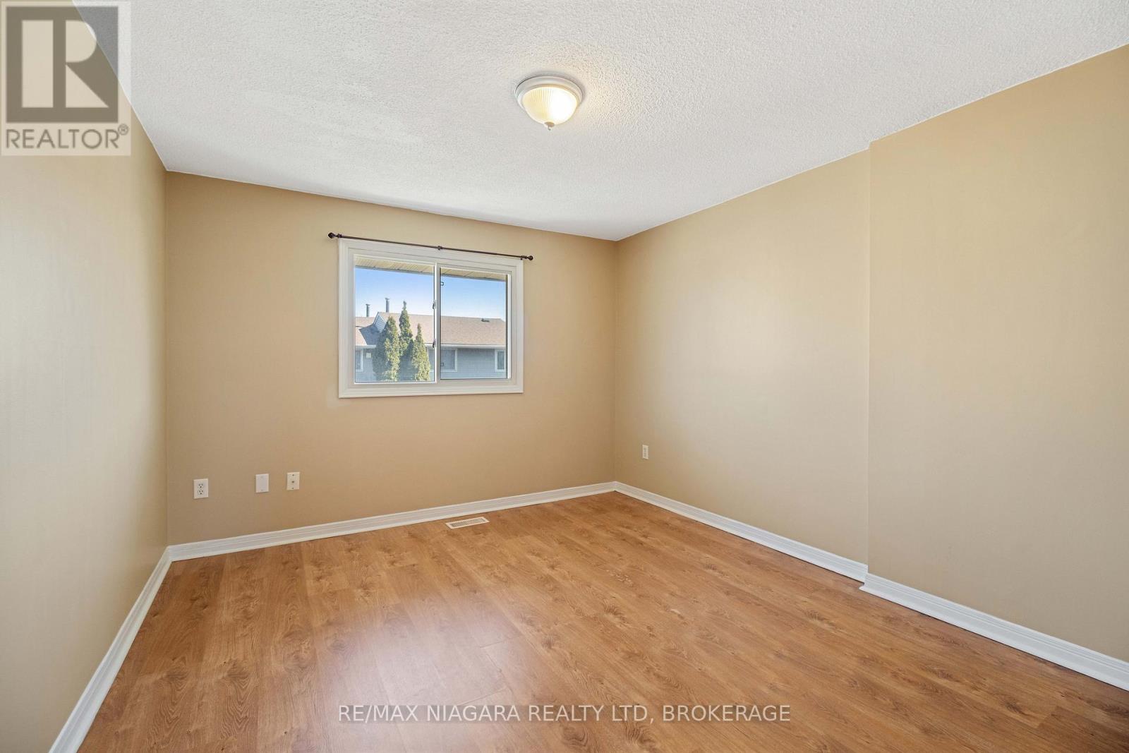 18 Julie Drive, Thorold (558 - Confederation Heights), Ontario  L2V 4L5 - Photo 24 - X12029671