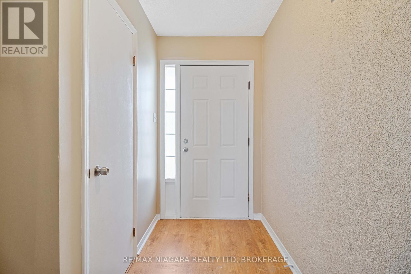 18 Julie Drive, Thorold (558 - Confederation Heights), Ontario  L2V 4L5 - Photo 6 - X12029671