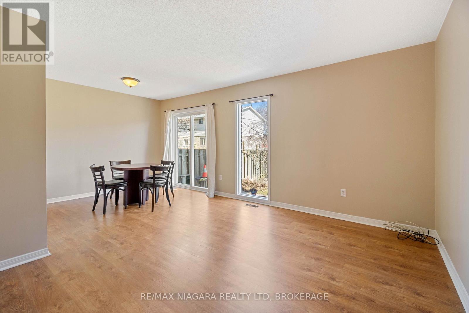 18 Julie Drive, Thorold (558 - Confederation Heights), Ontario  L2V 4L5 - Photo 9 - X12029671
