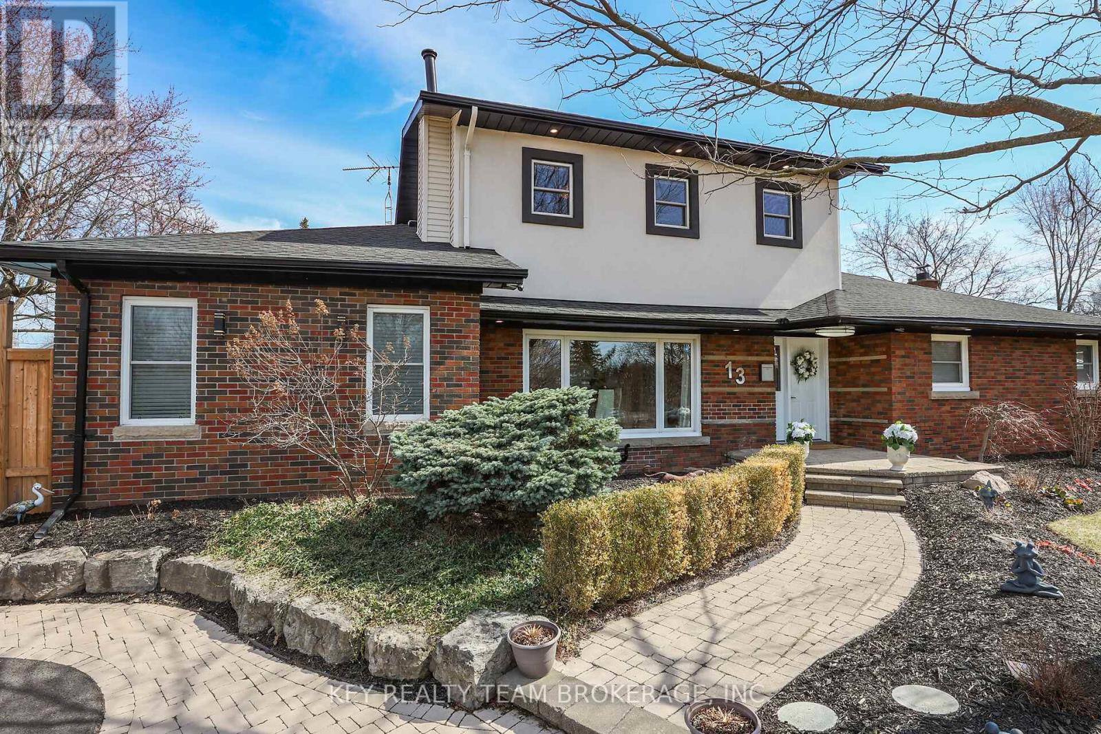 13 Marsdale Drive, St. Catharines (Glendale/glenridge), Ontario  L2T 3S1 - Photo 4 - X12030785