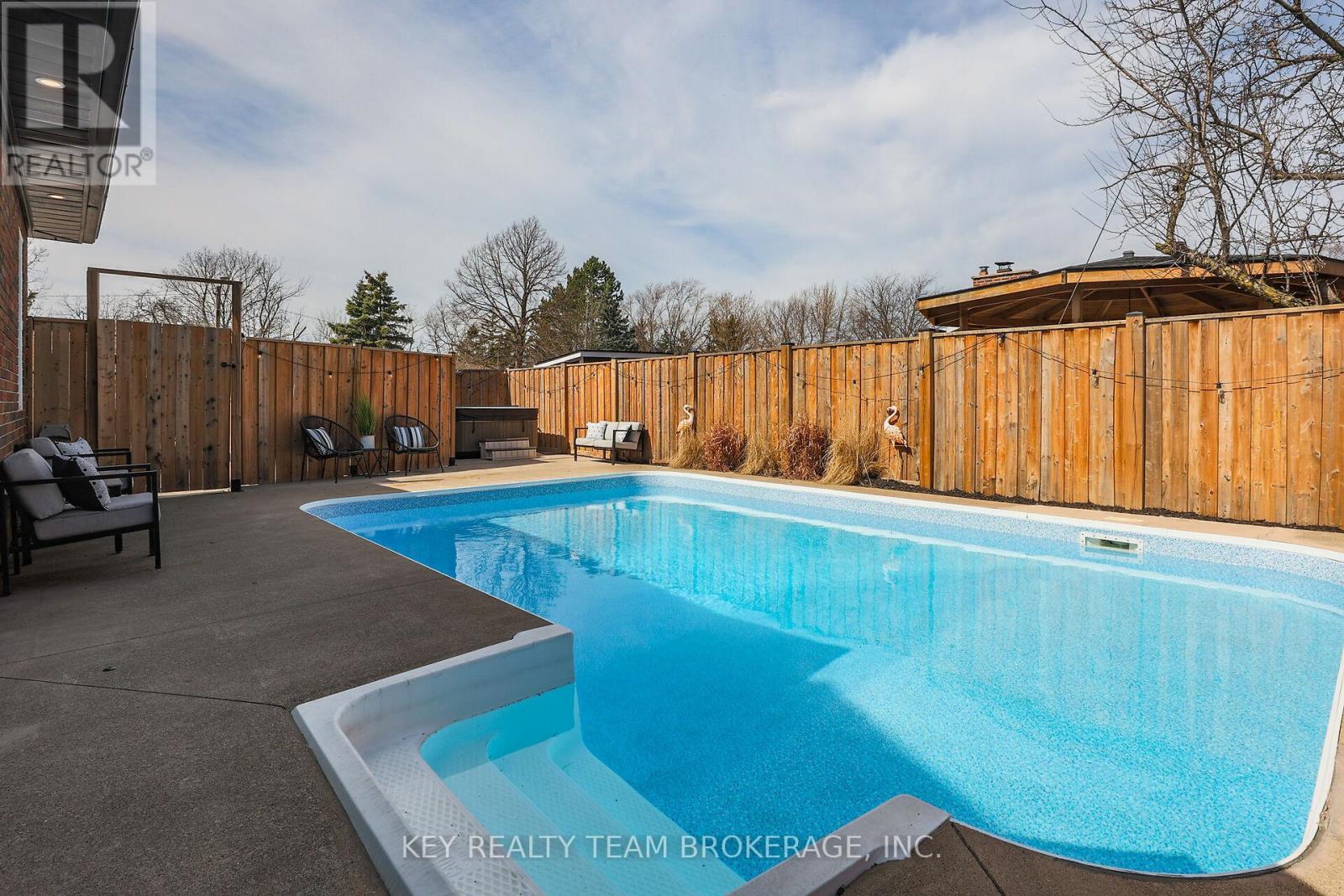 13 Marsdale Drive, St. Catharines (Glendale/glenridge), Ontario  L2T 3S1 - Photo 8 - X12030785