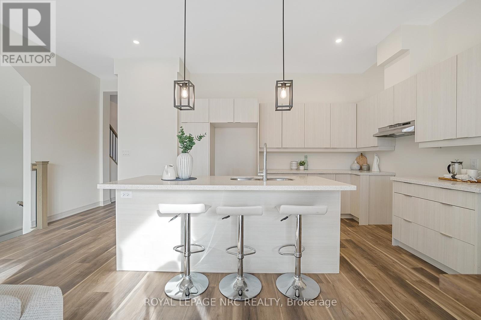 29 Beaverloch Drive, Thorold (558 - Confederation Heights), Ontario  L2V 0J9 - Photo 14 - X12031211