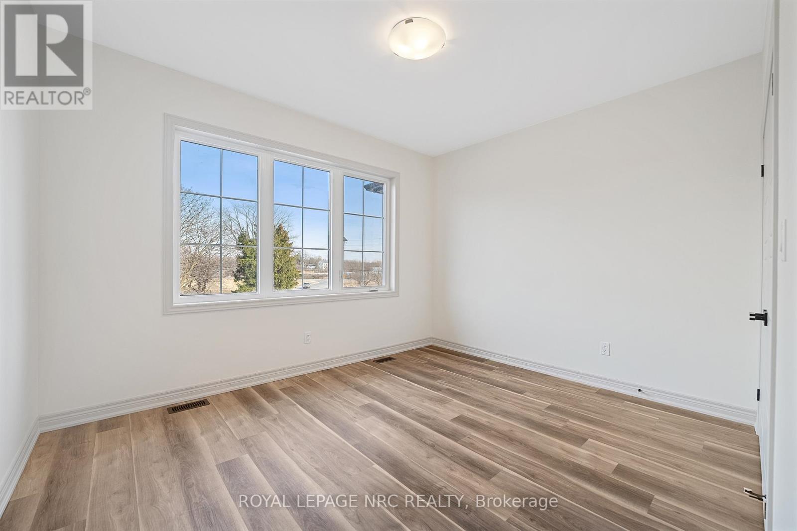 29 Beaverloch Drive, Thorold (558 - Confederation Heights), Ontario  L2V 0J9 - Photo 34 - X12031211