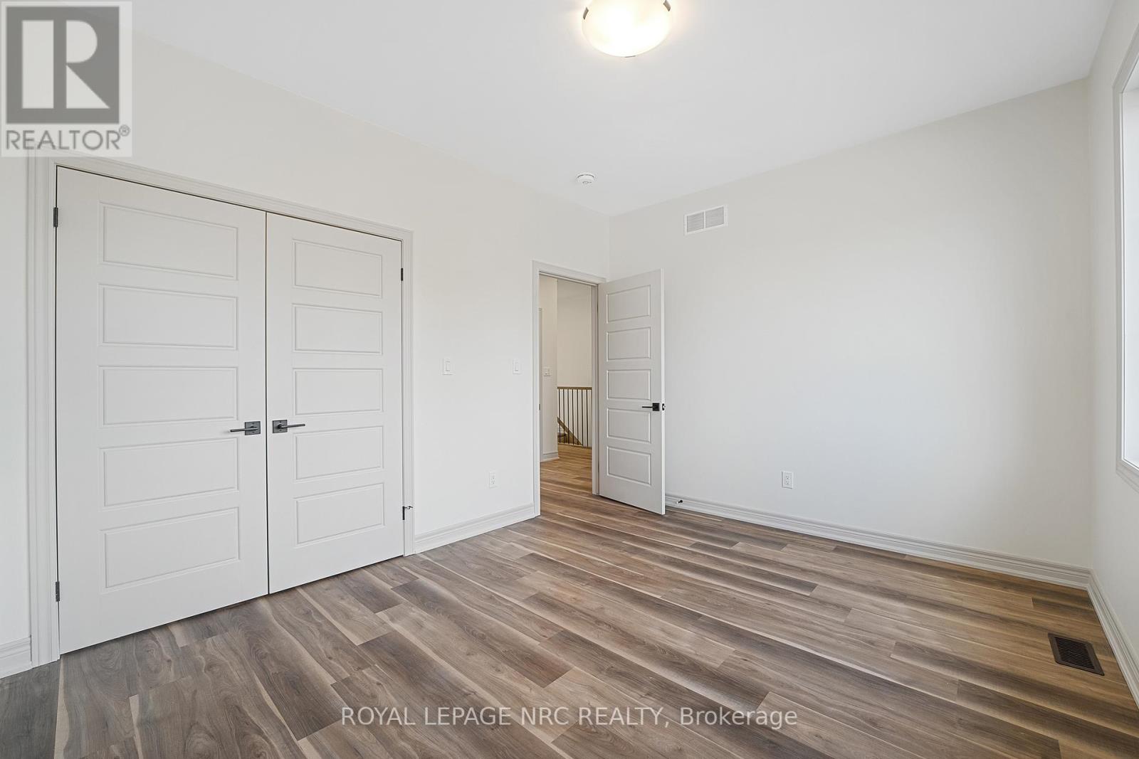 29 Beaverloch Drive, Thorold (558 - Confederation Heights), Ontario  L2V 0J9 - Photo 36 - X12031211