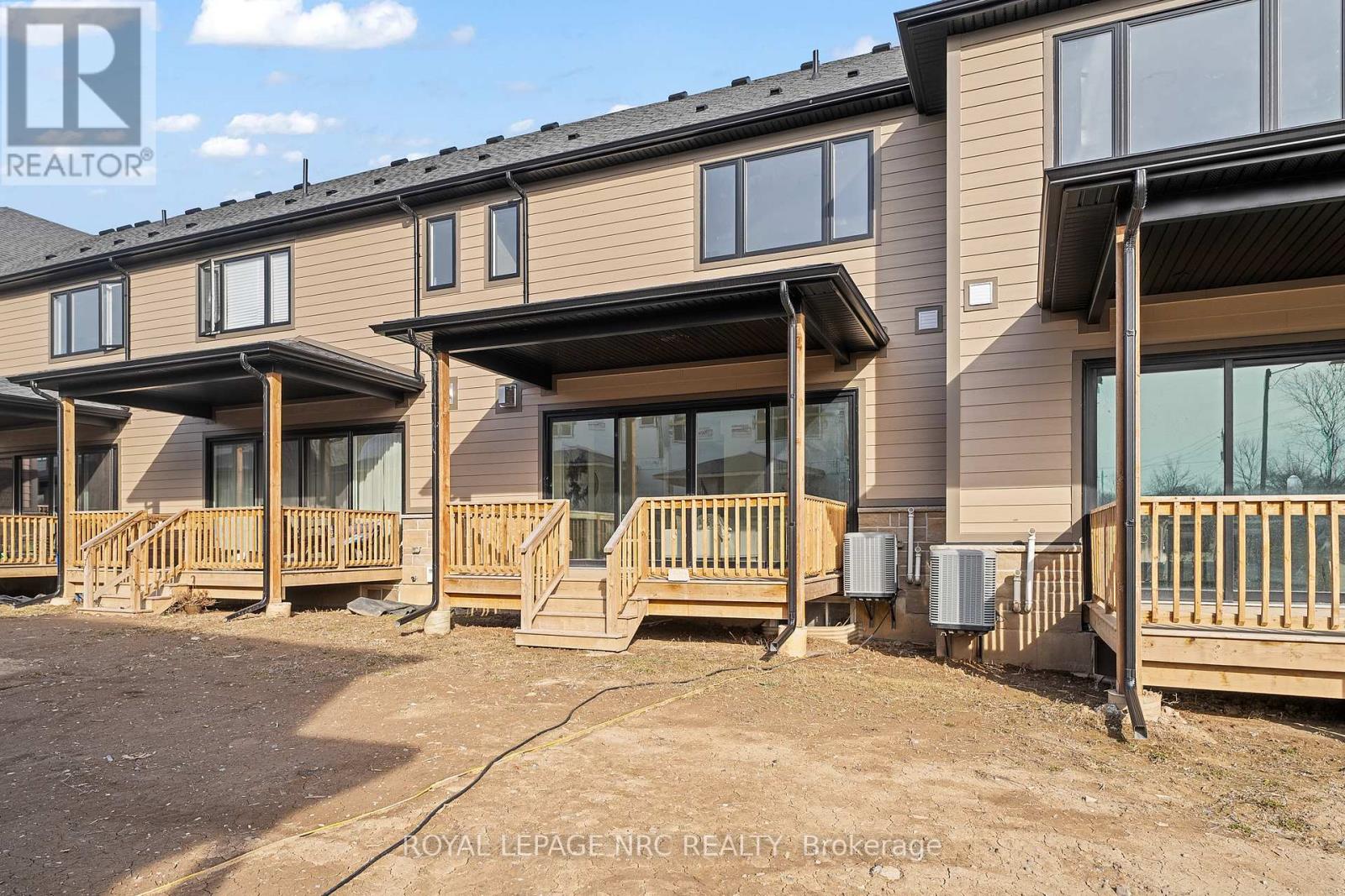 29 Beaverloch Drive, Thorold (558 - Confederation Heights), Ontario  L2V 0J9 - Photo 5 - X12031211