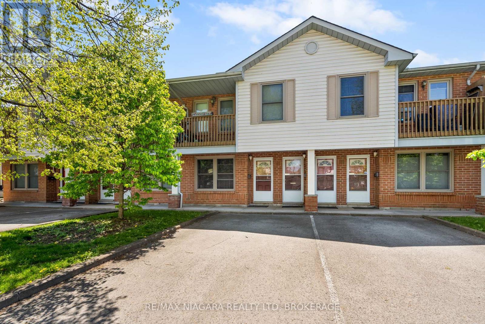2 WALNUT STREET, st. catharines (456 - oakdale), Ontario