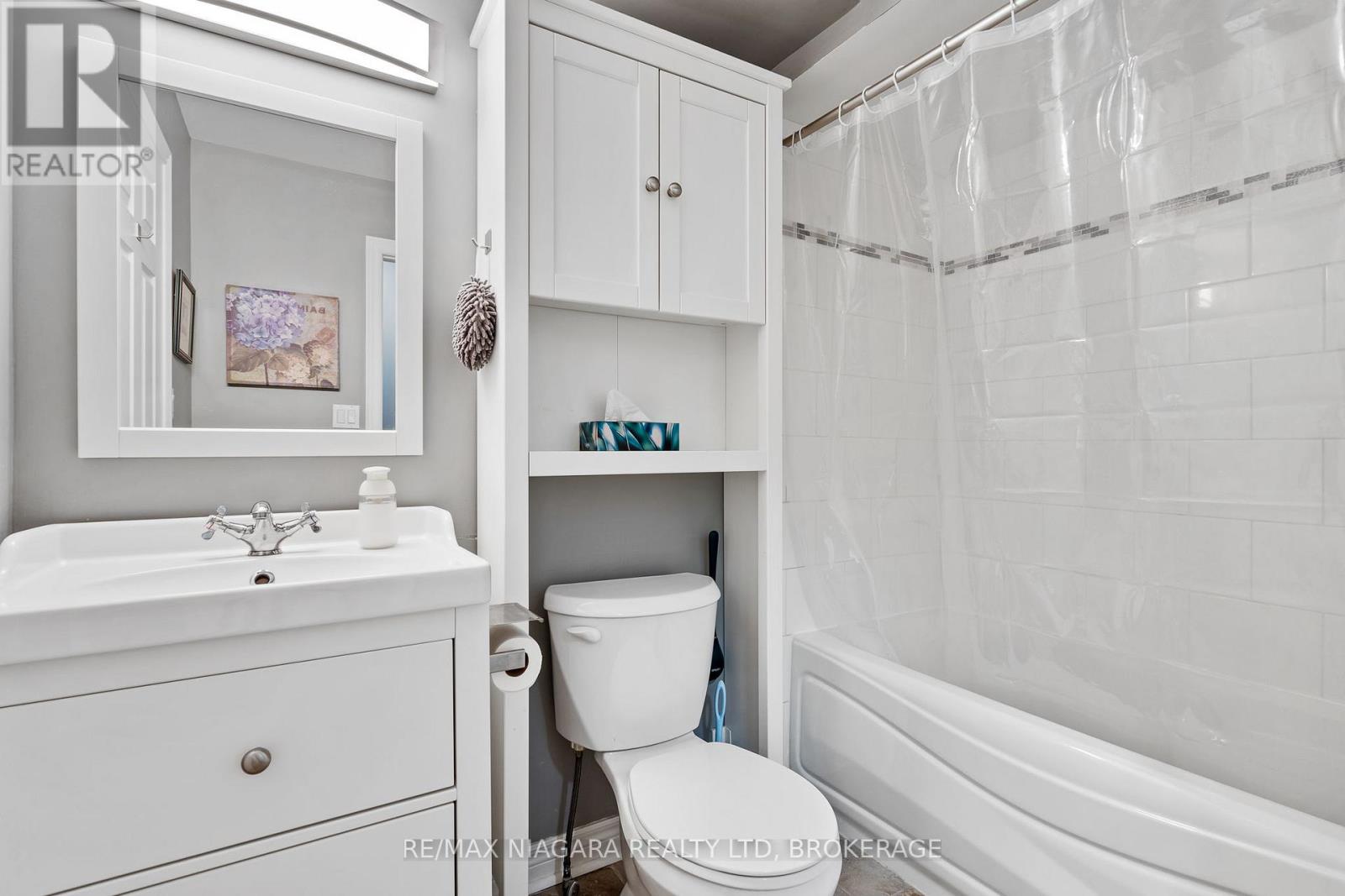 2 Walnut Street, St. Catharines (456 - Oakdale), Ontario  L2H 1H3 - Photo 18 - X12033243