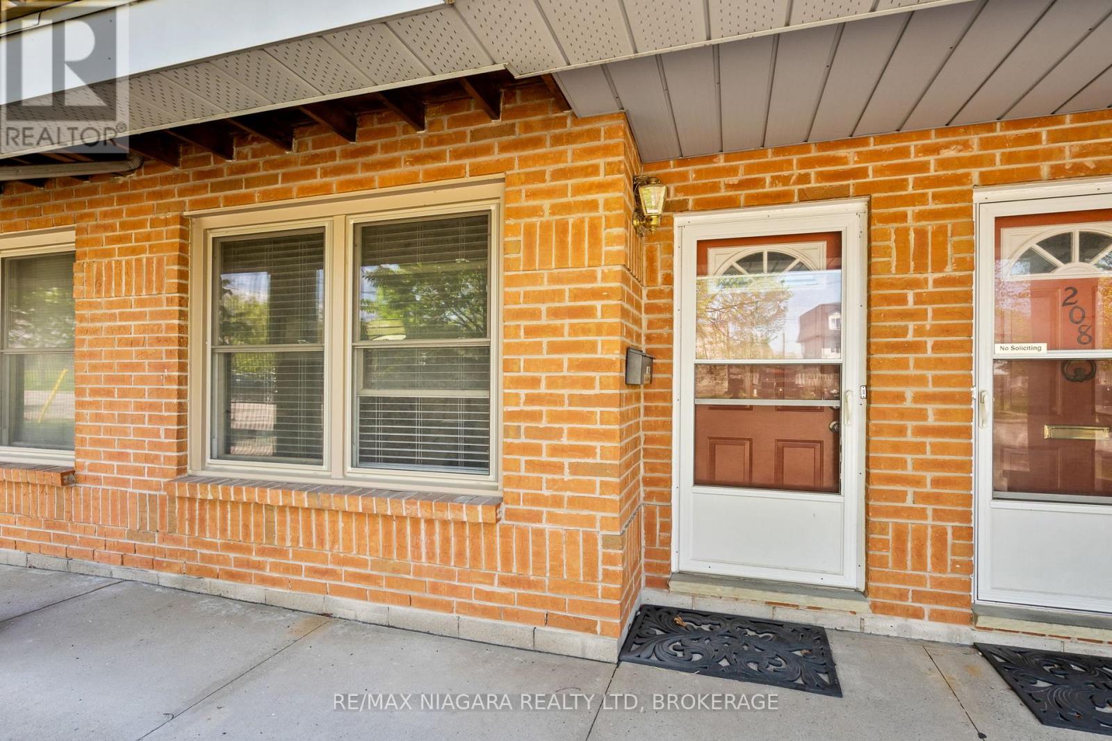 2 Walnut Street, St. Catharines (456 - Oakdale), Ontario  L2H 1H3 - Photo 3 - X12033243