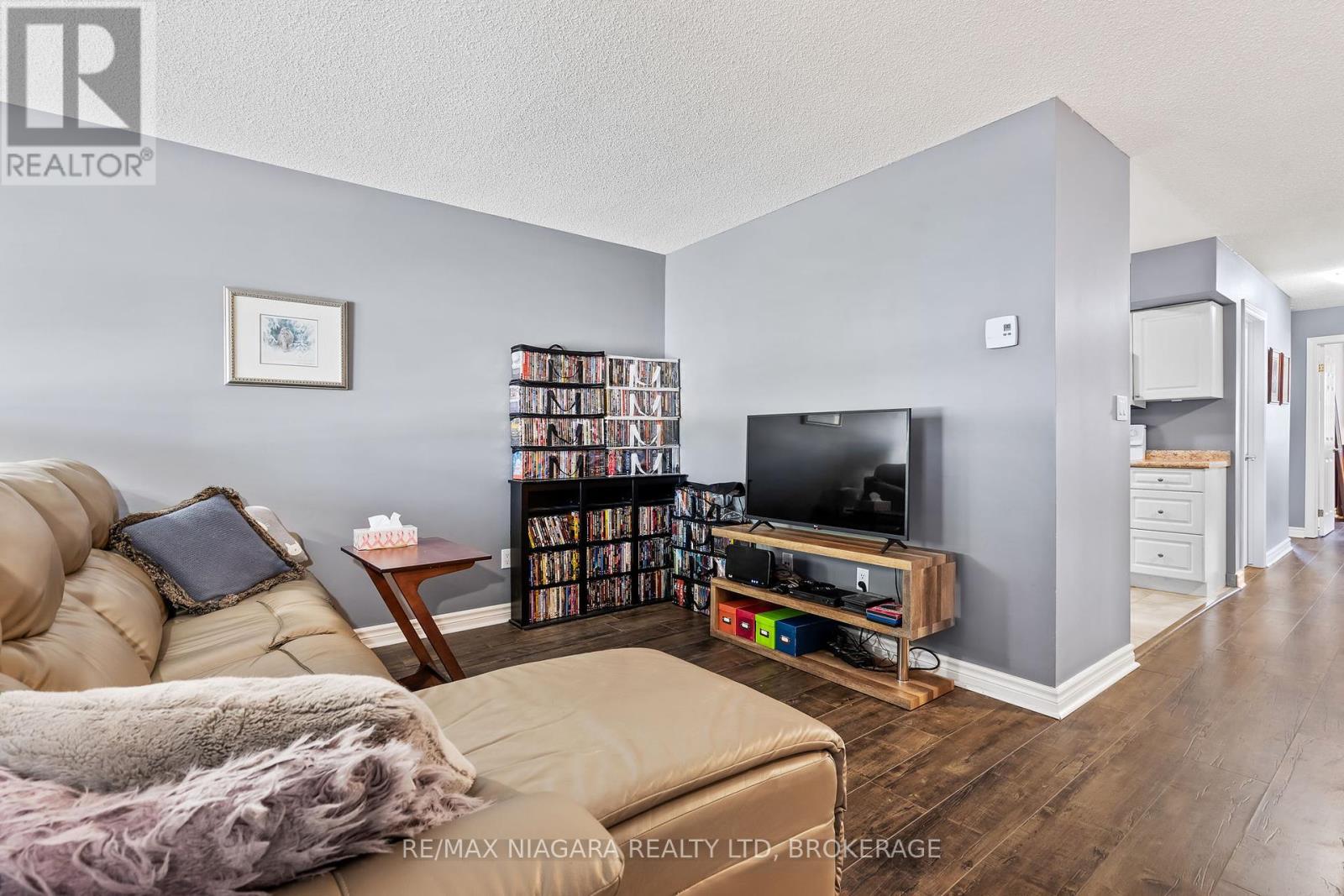 2 Walnut Street, St. Catharines (456 - Oakdale), Ontario  L2H 1H3 - Photo 6 - X12033243