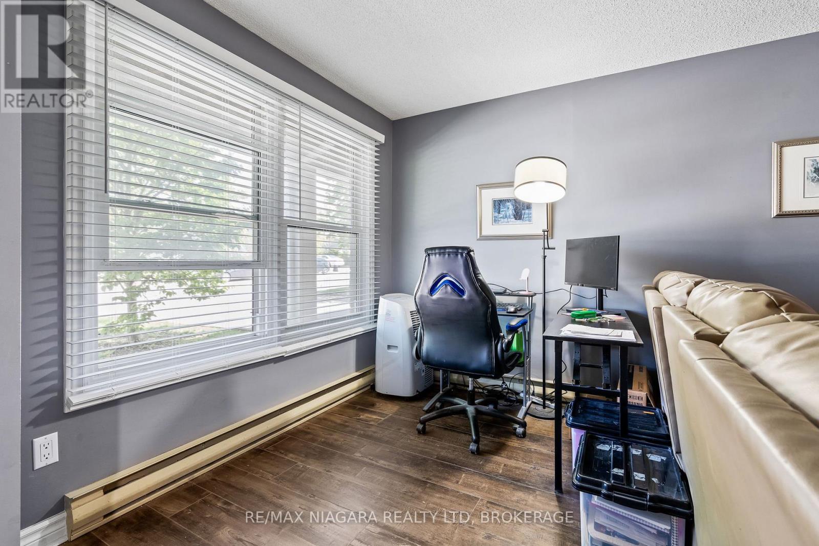 2 Walnut Street, St. Catharines (456 - Oakdale), Ontario  L2H 1H3 - Photo 8 - X12033243