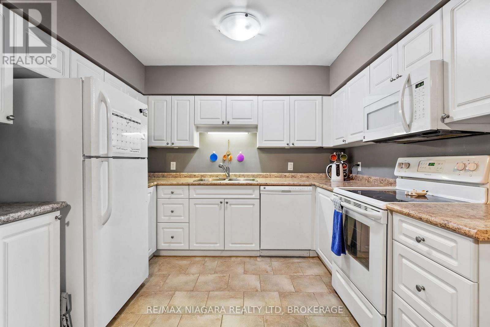 2 Walnut Street, St. Catharines (456 - Oakdale), Ontario  L2H 1H3 - Photo 9 - X12033243