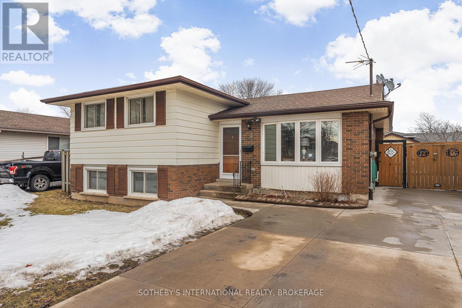 4 HUNTLEY CRESCENT, st. catharines (carlton/bunting), Ontario