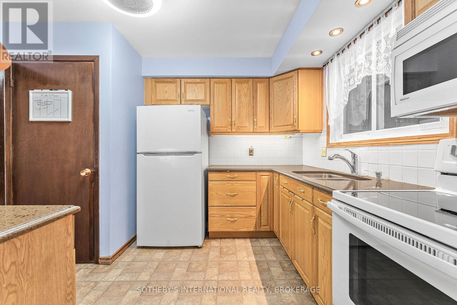 4 Huntley Crescent, St. Catharines (Carlton/bunting), Ontario  L2M 6E6 - Photo 11 - X12035424