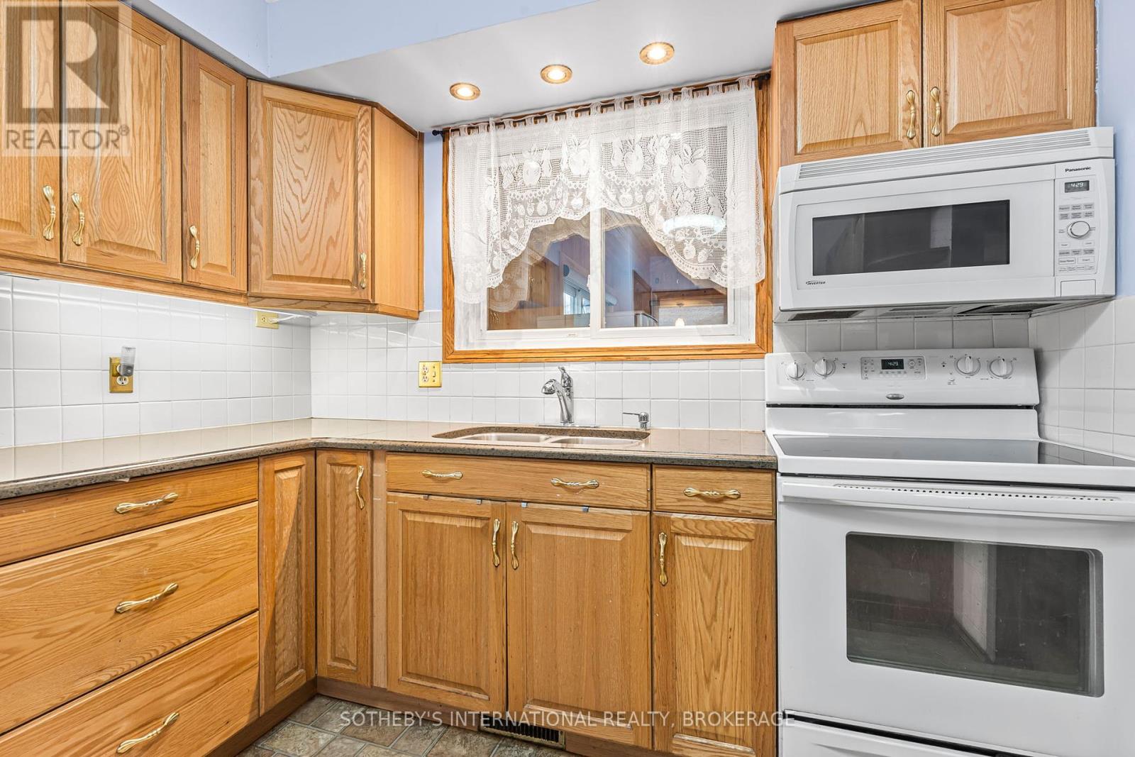 4 Huntley Crescent, St. Catharines (Carlton/bunting), Ontario  L2M 6E6 - Photo 12 - X12035424