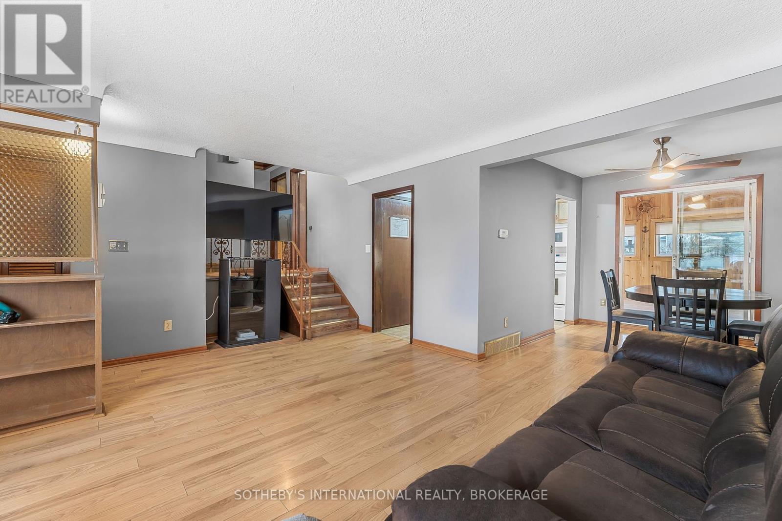 4 Huntley Crescent, St. Catharines (Carlton/bunting), Ontario  L2M 6E6 - Photo 6 - X12035424