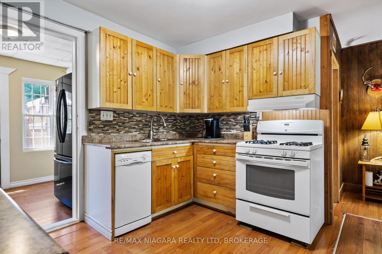 10567 Maplewood Drive, Wainfleet (880 - Lakeshore), Ontario  L3K 5V4 - Photo 12 - X12036279