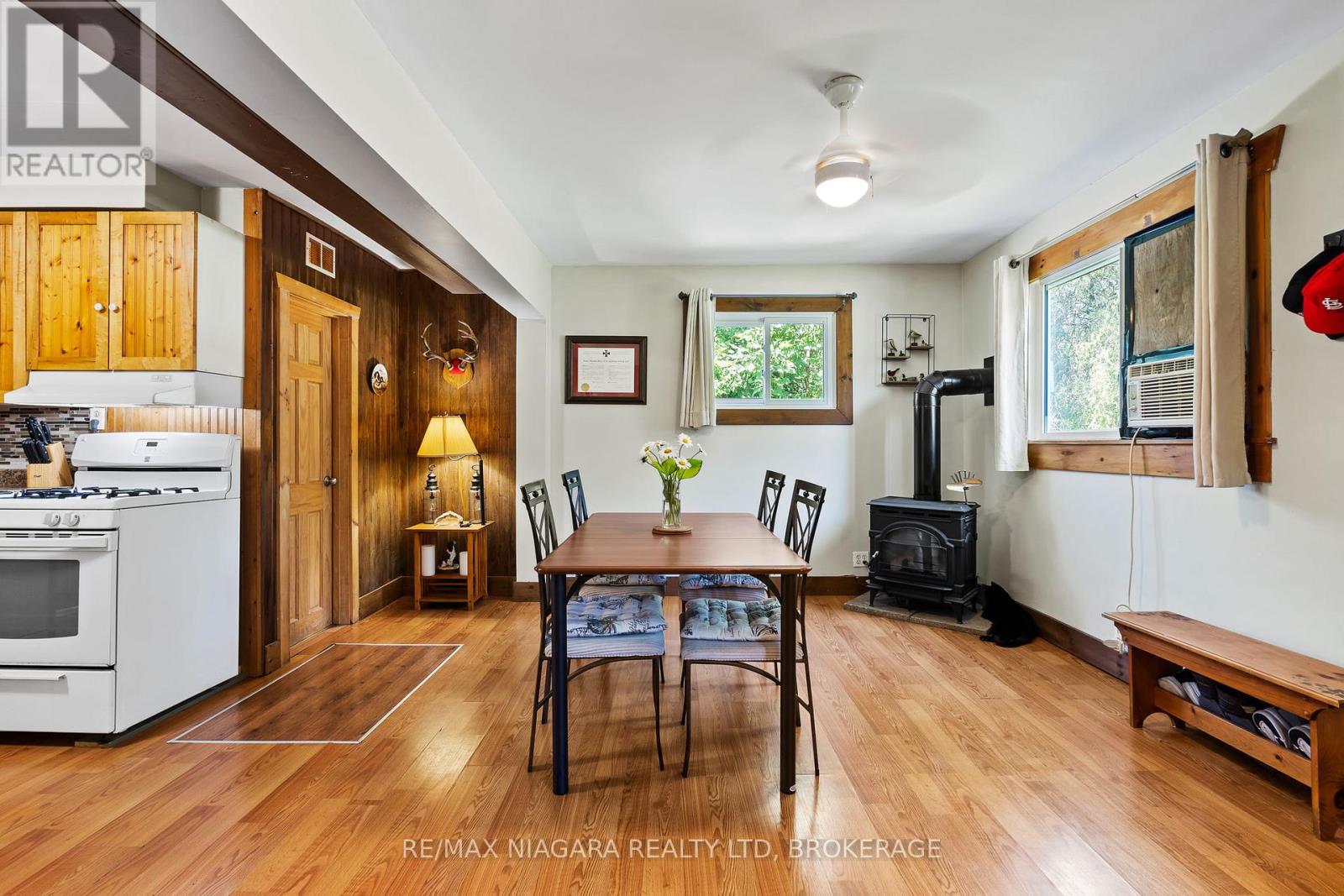 10567 Maplewood Drive, Wainfleet (880 - Lakeshore), Ontario  L3K 5V4 - Photo 8 - X12036279