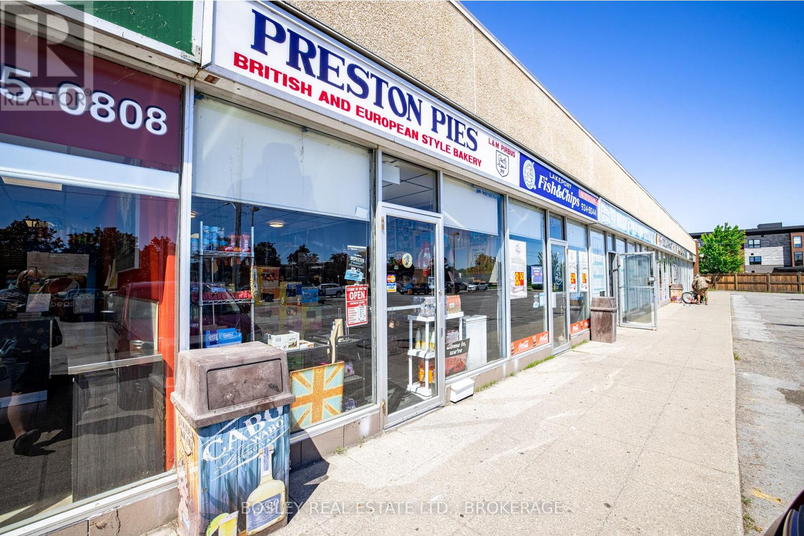 214 Lakeport Road, St. Catharines (443 - Lakeport), Ontario  L2N 4R5 - Photo 2 - X12038316