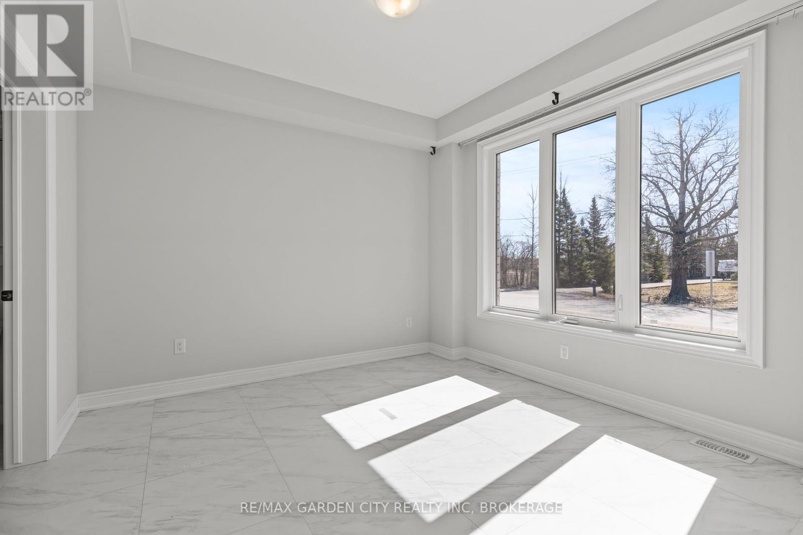 4377 Willick Road, Niagara Falls (224 - Lyons Creek), Ontario  L2G 0Y3 - Photo 4 - X12038945