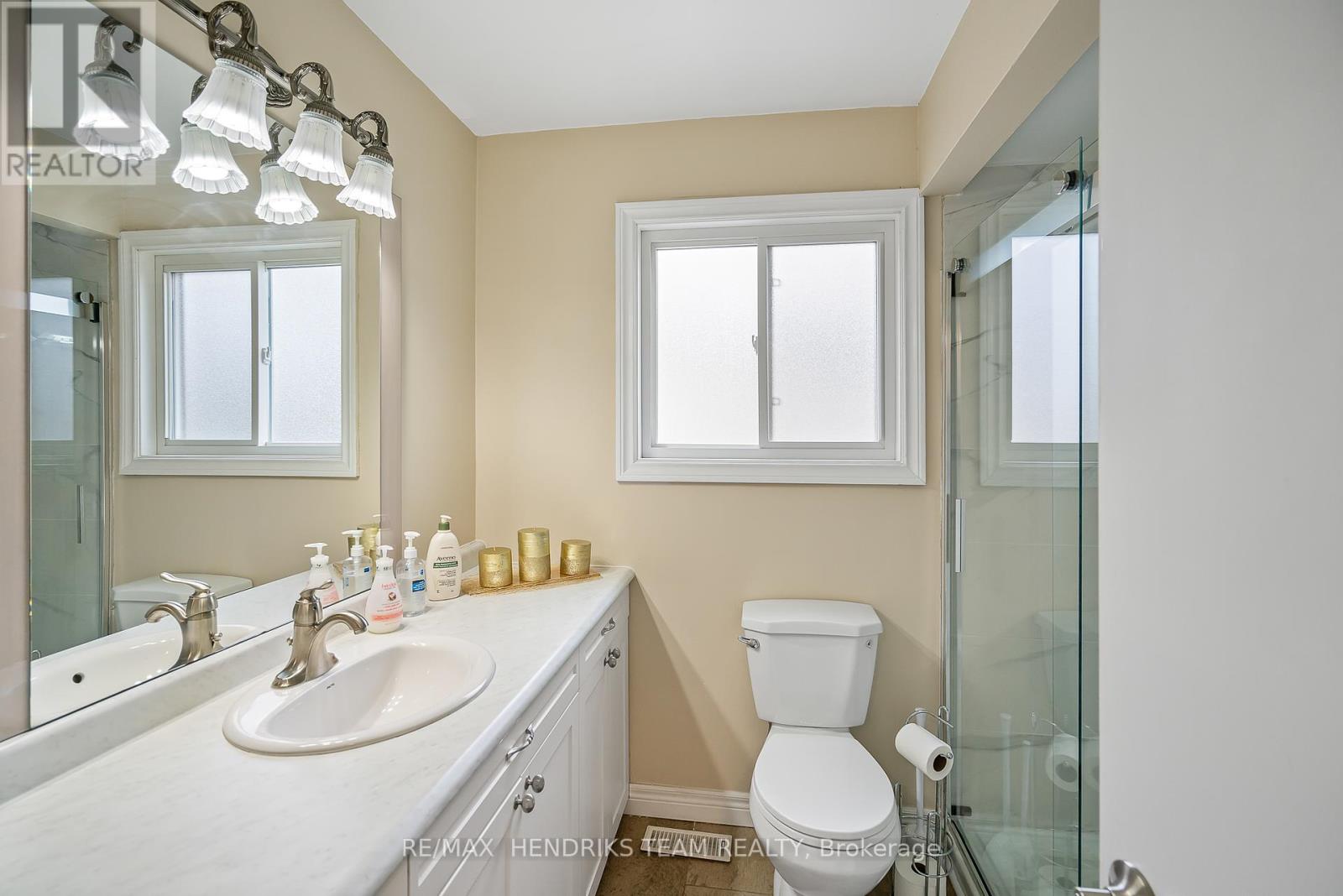 415 Riverside Drive, Welland (772 - Broadway), Ontario  L3C 5E8 - Photo 15 - X12045800